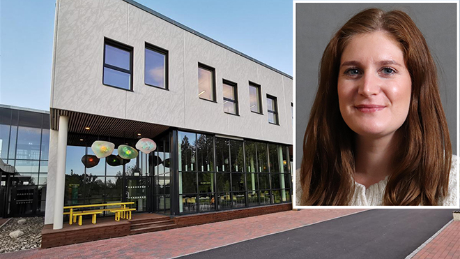 Bilde av intervjuobjekt med Lørenskog videregående skole i bakgrunnen