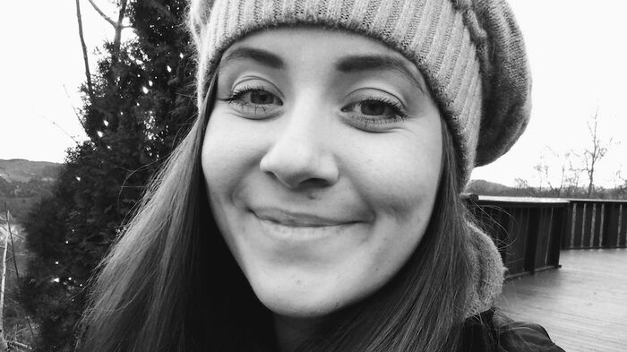 Bildet kan inneholde: person, nese, smil, hår, hud.