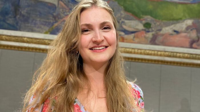 Bildet kan inneholde: person, nese, hår, smil, hode.