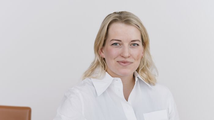 Bildet kan inneholde: øyenbryn, hud, skulder, kjeve, nakke.