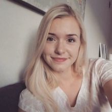 Bildet kan inneholde: Hår, Ansikt, Øyenbryn, Blond, Panne.