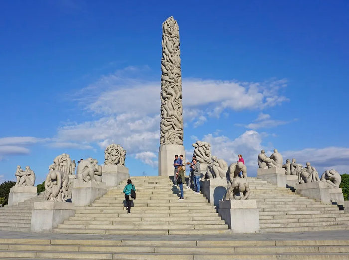 Bildet kan inneholde: dagtid, skulptur, statue, monument, landemerke.