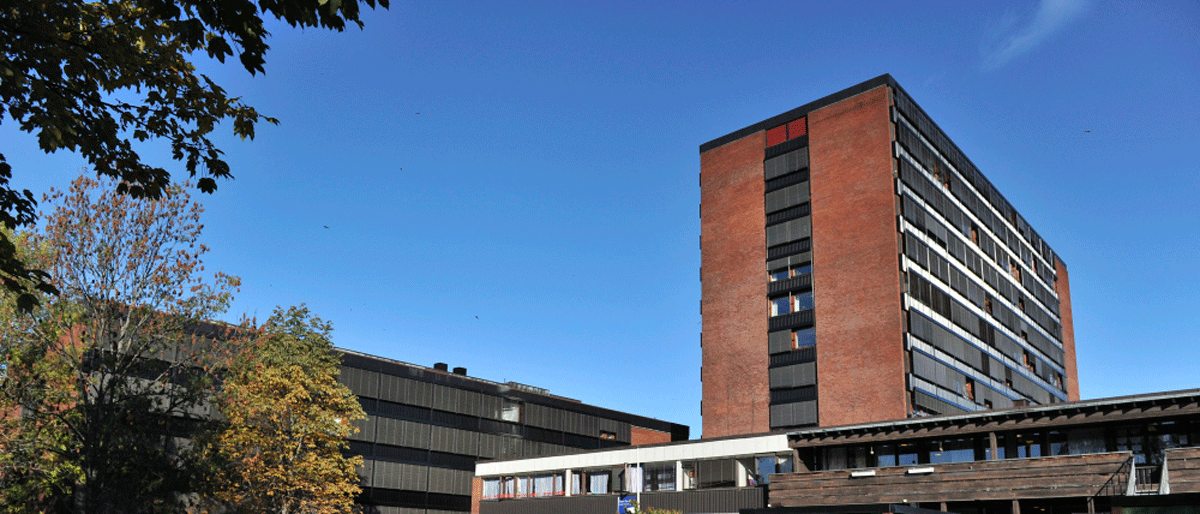 Fasaden til Eilert Sundts hus B sett fra Moltke Moes vei