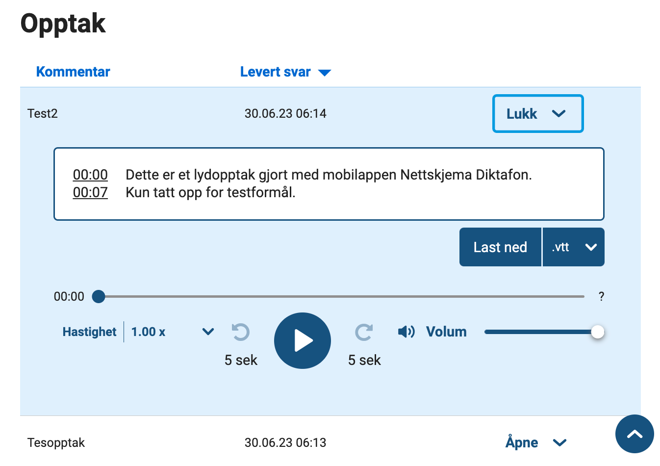 Bildet kan inneholde: font, rektangel, elektrisk blå, parallell.