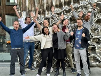 F.v. Pål Fugelli, Dagfinn Bergsager, Katrine Nordeide Kuiper, Lars Lauvstad Sættem og Tor Magne Kippersund. Foran: Huyen Ngoc Nguyen, Hermine de Caspary-Poppe og Magnus Alderslyst Nygaard.